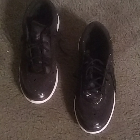 Sneakers - Picture 2 of 3